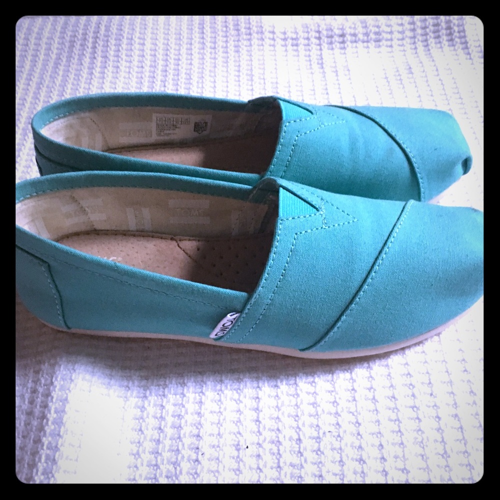 TOMS turquoise shoes size 7.5